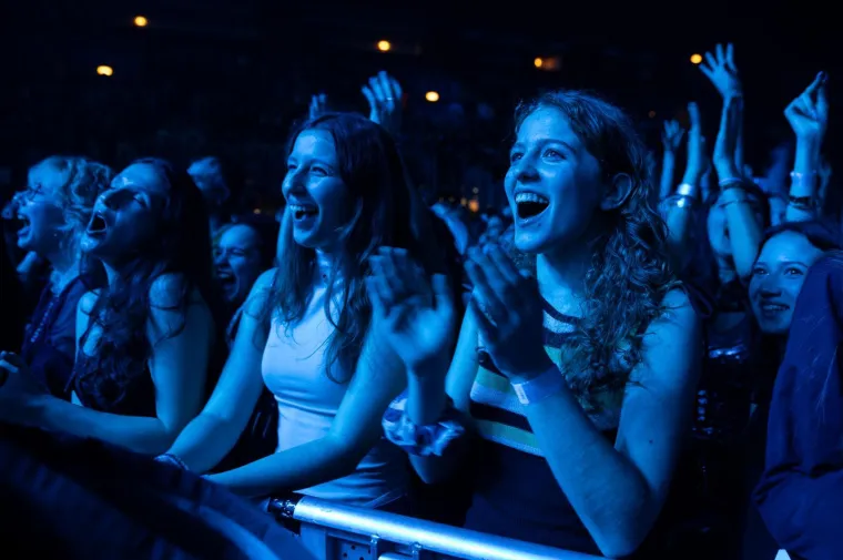 Buč Kesidi napravio spektakl, a publiku zagrijali Nika Turković i IDEM