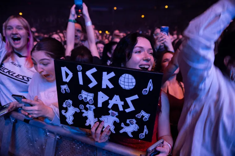 Buč Kesidi napravio spektakl, a publiku zagrijali Nika Turković i IDEM