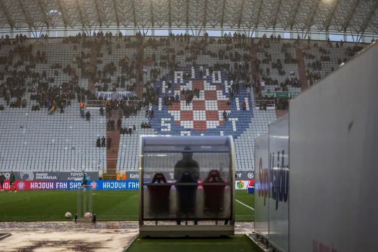 Ki&scaron;a potopila Poljud! Pogledajte kako izgleda Torcidin sjever nakon napada na Delije