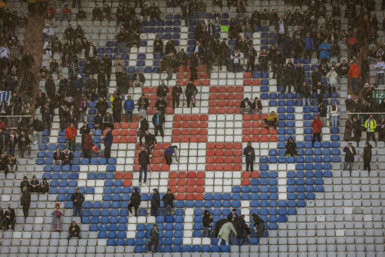 Ki&scaron;a potopila Poljud! Pogledajte kako izgleda Torcidin sjever nakon napada na Delije