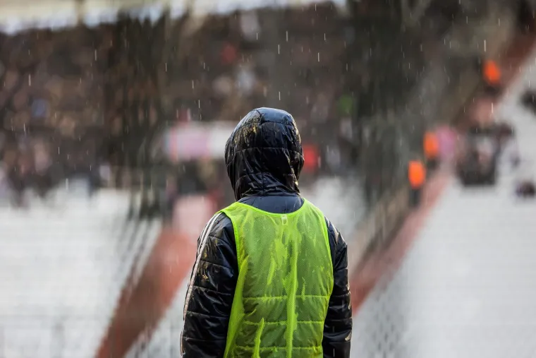 Ki&scaron;a potopila Poljud! Pogledajte kako izgleda Torcidin sjever nakon napada na Delije