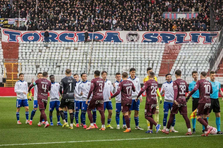 Ki&scaron;a potopila Poljud! Pogledajte kako izgleda Torcidin sjever nakon napada na Delije