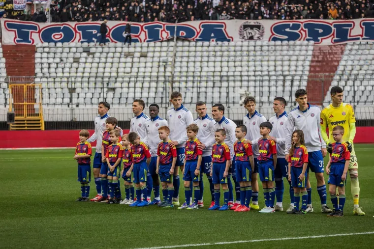 Ki&scaron;a potopila Poljud! Pogledajte kako izgleda Torcidin sjever nakon napada na Delije