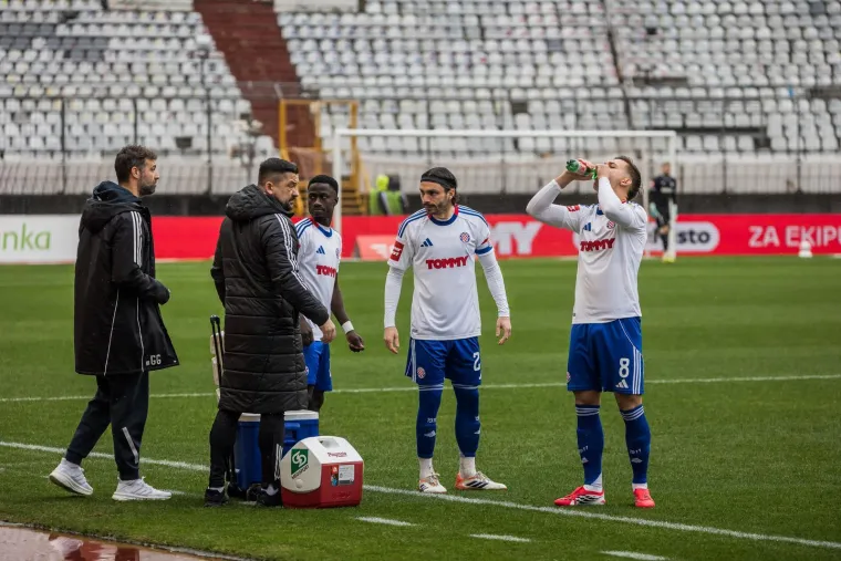Ki&scaron;a potopila Poljud! Pogledajte kako izgleda Torcidin sjever nakon napada na Delije