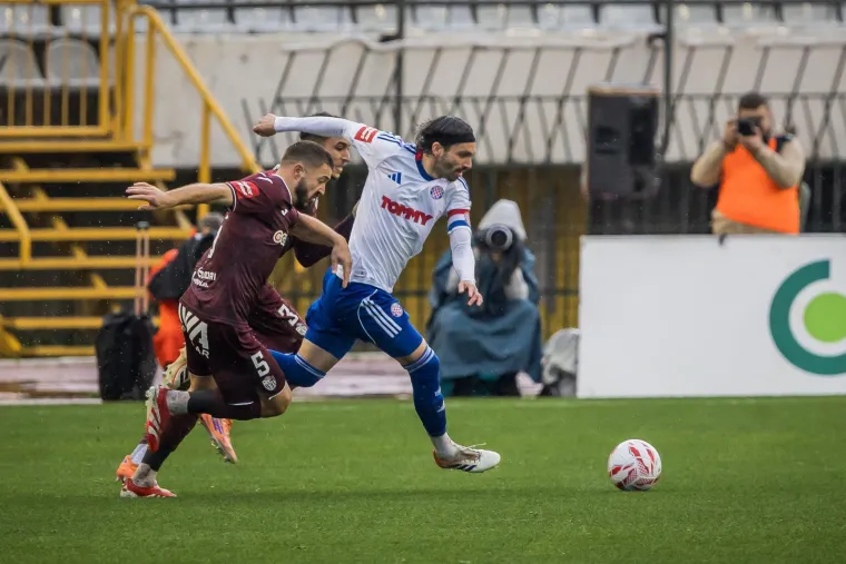 Ki&scaron;a potopila Poljud! Pogledajte kako izgleda Torcidin sjever nakon napada na Delije