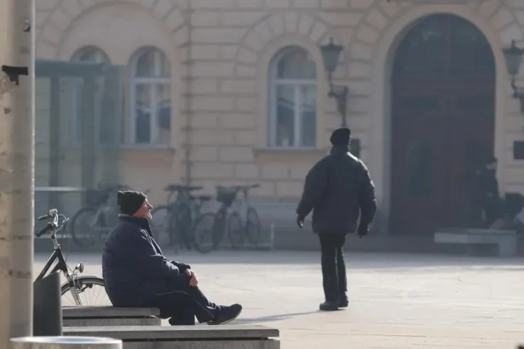 Ukrala je svu pažnju svojom smeđom bundicom! Evo &scaron;to su Osječani nosili ovog sunčanog vikenda