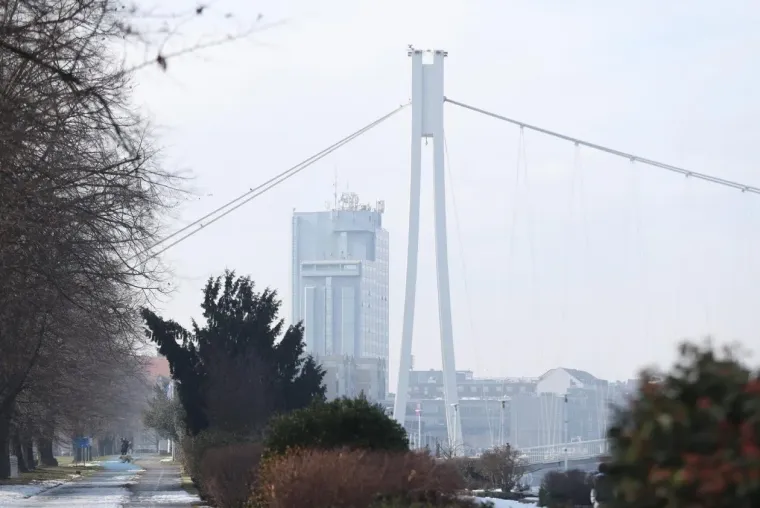 Ukrala je svu pažnju svojom smeđom bundicom! Evo &scaron;to su Osječani nosili ovog sunčanog vikenda