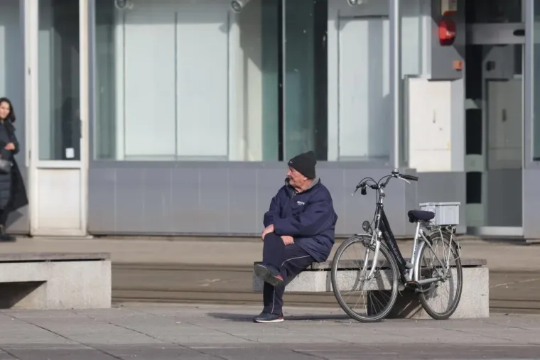Ukrala je svu pažnju svojom smeđom bundicom! Evo &scaron;to su Osječani nosili ovog sunčanog vikenda