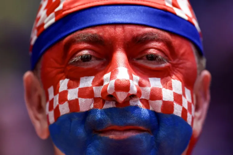 Pogledajte spektakl na tribinama: Navijači stvorili vatrenu atmosferu u Malm&ouml;u