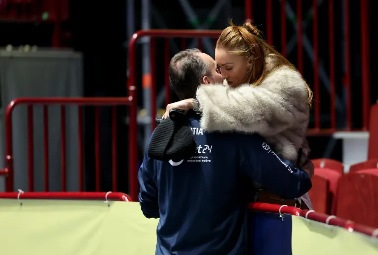 Predivno: Srna grlio lijepu sestru Antonelu, Marta ljubio suprugu, a Sigurdsson svoju novu djevojku