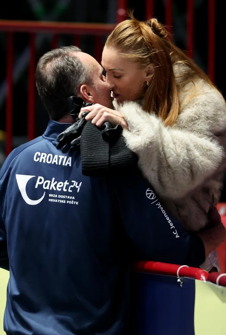 Predivno: Srna grlio lijepu sestru Antonelu, Marta ljubio suprugu, a Sigurdsson svoju novu djevojku