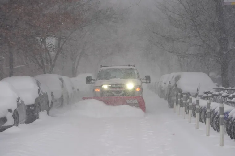 Paralizirala ih snježna oluja! Nekoliko ljudi poginulo, strahuje se da će broj mrtvih rasti