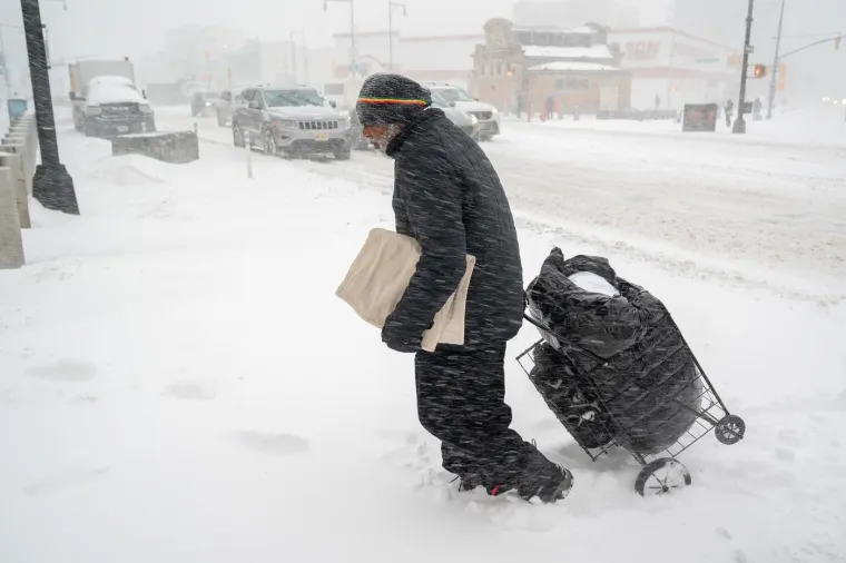 Paralizirala ih snježna oluja! Nekoliko ljudi poginulo, strahuje se da će broj mrtvih rasti
