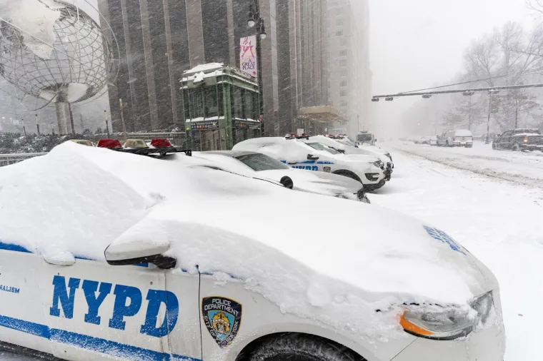 Paralizirala ih snježna oluja! Nekoliko ljudi poginulo, strahuje se da će broj mrtvih rasti