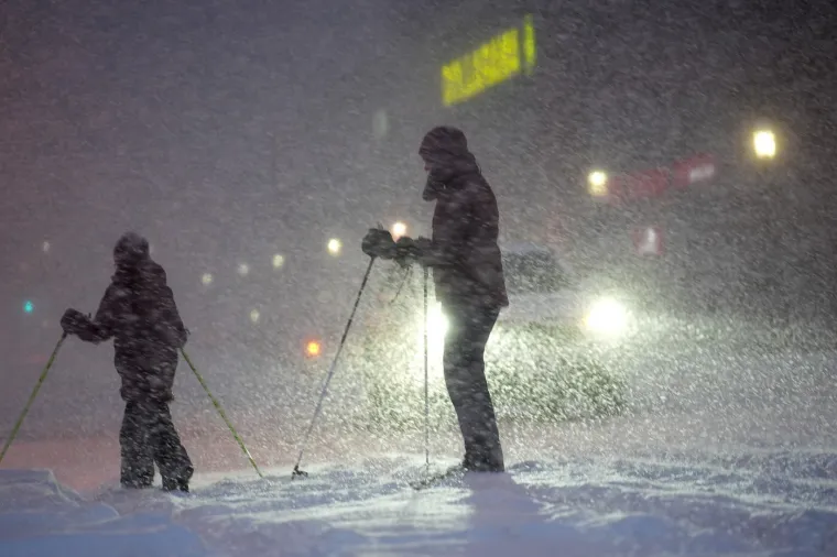 Paralizirala ih snježna oluja! Nekoliko ljudi poginulo, strahuje se da će broj mrtvih rasti