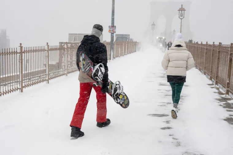 Paralizirala ih snježna oluja! Nekoliko ljudi poginulo, strahuje se da će broj mrtvih rasti