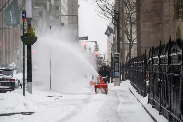 Paralizirala ih snježna oluja! Nekoliko ljudi poginulo, strahuje se da će broj mrtvih rasti