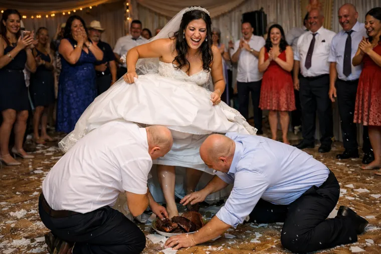 Od pljuvanja na mladenku do zabrane smijanja: Ovo su najbizarniji svadbeni običaji na svijetu