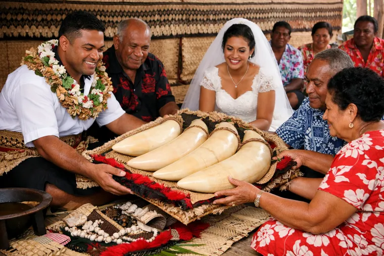 Od pljuvanja na mladenku do zabrane smijanja: Ovo su najbizarniji svadbeni običaji na svijetu