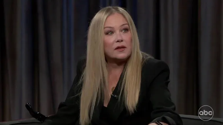 Sjećate li se vrckaste Kelly Bundy? Tragedija joj je promijenila život, a ovako danas izgleda