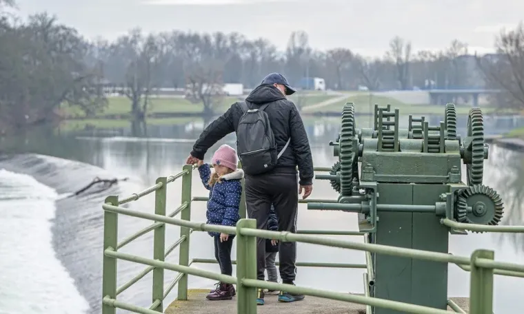 Odjevena od 'glave do pete' privlačila pozornost prolaznika: Lijepa Karlovčanka odu&scaron;evila stilom