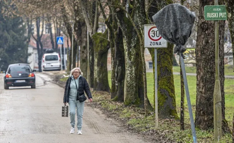 Odjevena od 'glave do pete' privlačila pozornost prolaznika: Lijepa Karlovčanka odu&scaron;evila stilom