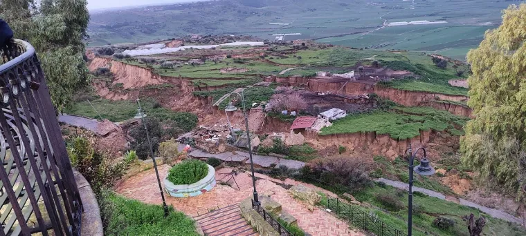 Jezivi prizori iz susjedstva, grad doslovno visi nad ponorom: Ljudi evakuirani