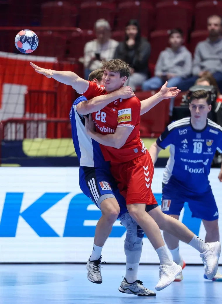 Samo nemoj po glavi, druže plavi: Pazite &scaron;to Islanđani rade, ovo je pravi rat na parketu