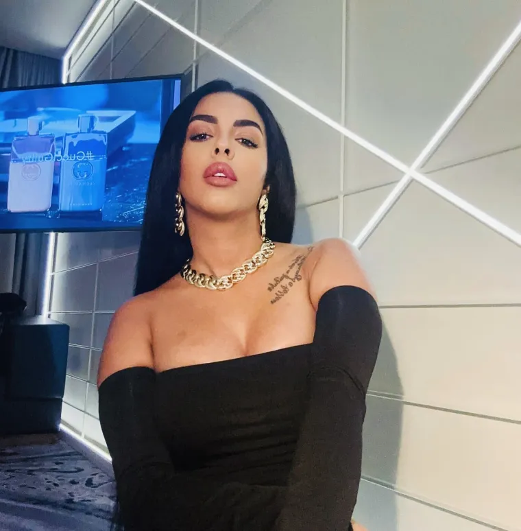 Internet je zbog ove mame poludio! Victoria je preko noći postala senzacija, probajte zaključiti za&scaron;to