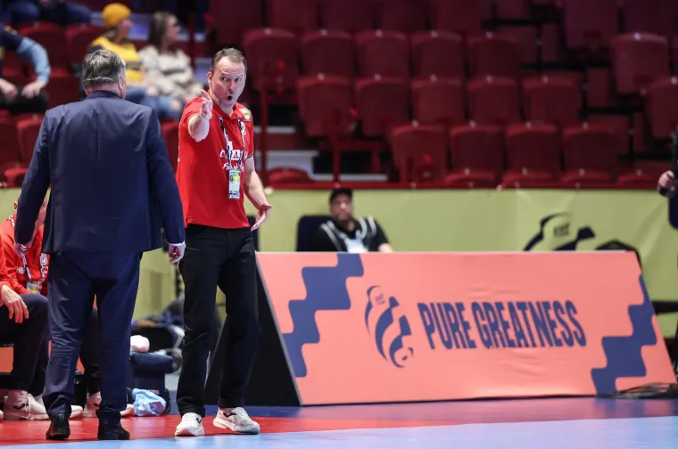 Na terenu se bije boj! Dagur je poludio na dva Bosanca, a Mandić zapalio tribine pune na&scaron;ih navijača