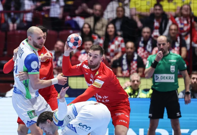 Na terenu se bije boj! Dagur je poludio na dva Bosanca, a Mandić zapalio tribine pune na&scaron;ih navijača