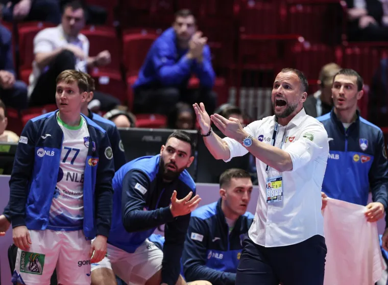 Na terenu se bije boj! Dagur je poludio na dva Bosanca, a Mandić zapalio tribine pune na&scaron;ih navijača