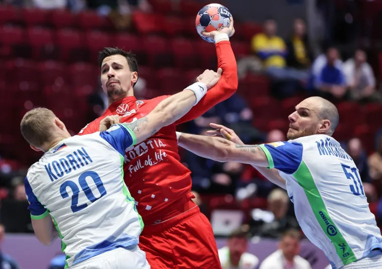 Na terenu se bije boj! Dagur je poludio na dva Bosanca, a Mandić zapalio tribine pune na&scaron;ih navijača