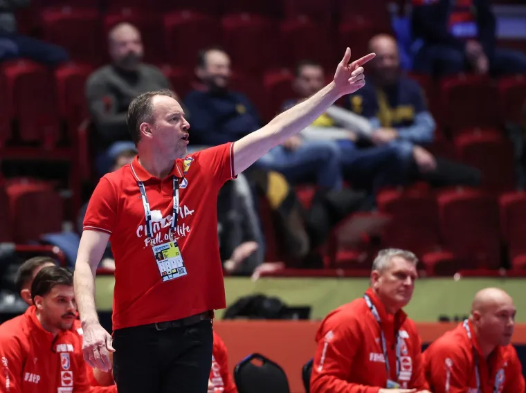 Na terenu se bije boj! Dagur je poludio na dva Bosanca, a Mandić zapalio tribine pune na&scaron;ih navijača