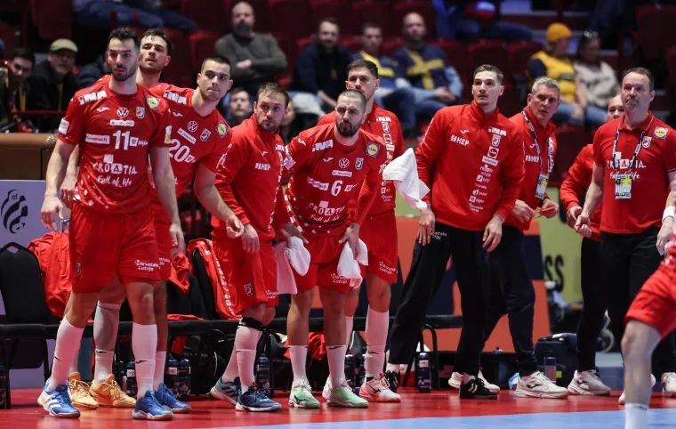 Ljube se svi, ali nitko tako kao vi: Poljubac Kuzmanovića u strastvenom zagrljaju ukrao show