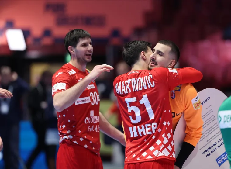 Ljube se svi, ali nitko tako kao vi: Poljubac Kuzmanovića u strastvenom zagrljaju ukrao show