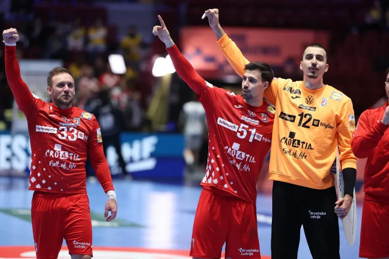 Ljube se svi, ali nitko tako kao vi: Poljubac Kuzmanovića u strastvenom zagrljaju ukrao show