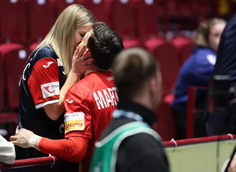 Ljube se svi, ali nitko tako kao vi: Poljubac Kuzmanovića u strastvenom zagrljaju ukrao show