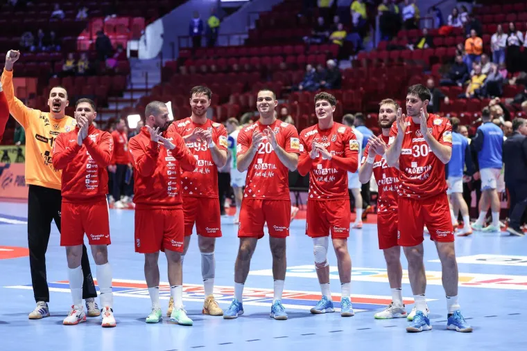 Ljube se svi, ali nitko tako kao vi: Poljubac Kuzmanovića u strastvenom zagrljaju ukrao show