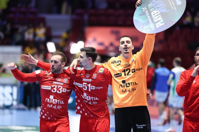 Ljube se svi, ali nitko tako kao vi: Poljubac Kuzmanovića u strastvenom zagrljaju ukrao show