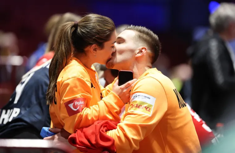 Ljube se svi, ali nitko tako kao vi: Poljubac Kuzmanovića u strastvenom zagrljaju ukrao show