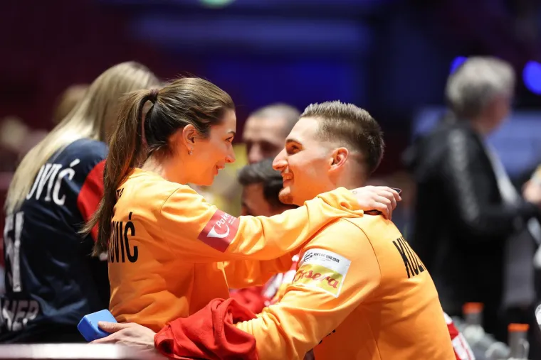 Ljube se svi, ali nitko tako kao vi: Poljubac Kuzmanovića u strastvenom zagrljaju ukrao show