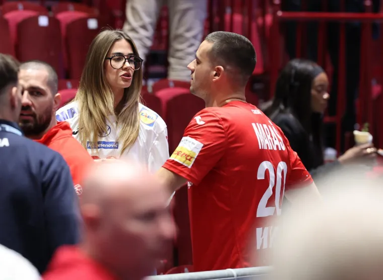 Ljube se svi, ali nitko tako kao vi: Poljubac Kuzmanovića u strastvenom zagrljaju ukrao show