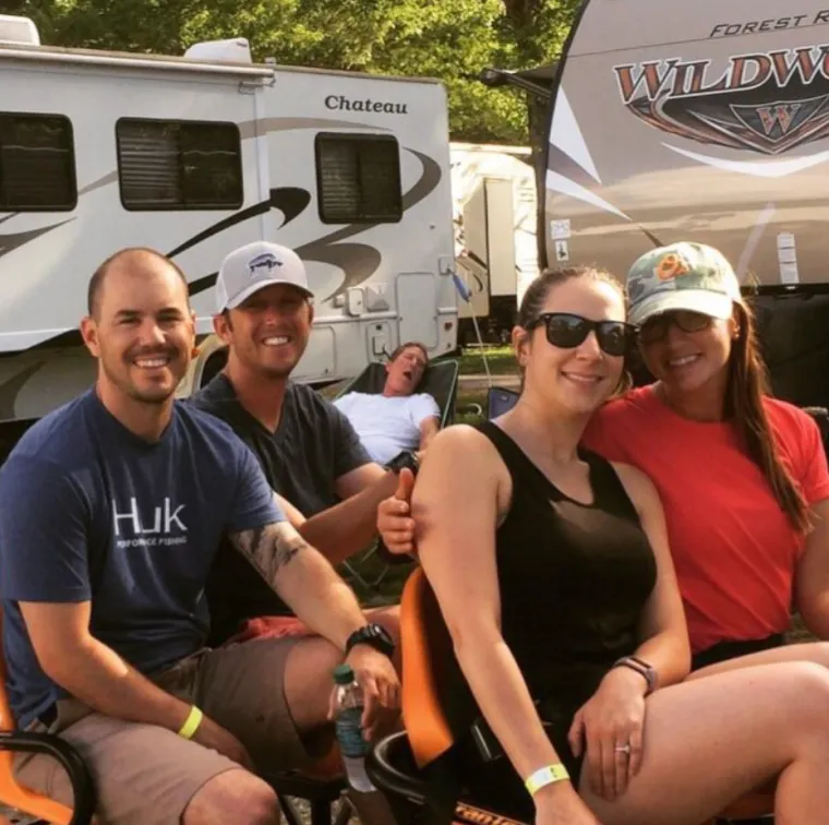 Objavili su fotke bez pažljivog pregleda, sada im se smije cijeli svijet: Iza njih je pravi urnebes