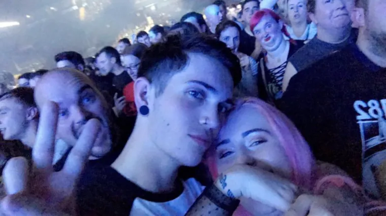 Objavili su fotke bez pažljivog pregleda, sada im se smije cijeli svijet: Iza njih je pravi urnebes