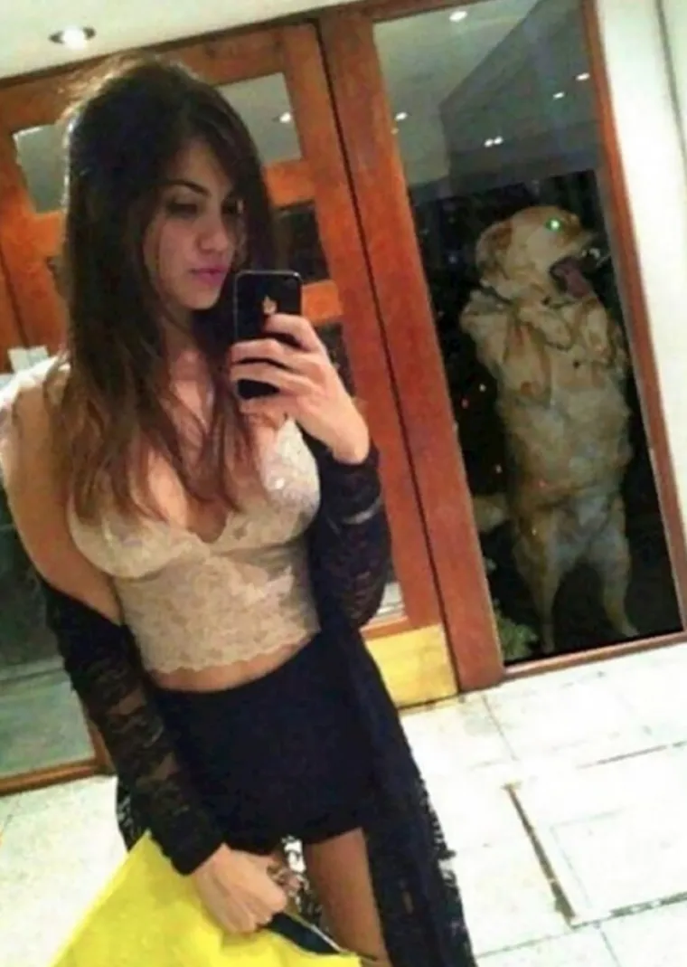 Objavili su fotke bez pažljivog pregleda, sada im se smije cijeli svijet: Iza njih je pravi urnebes