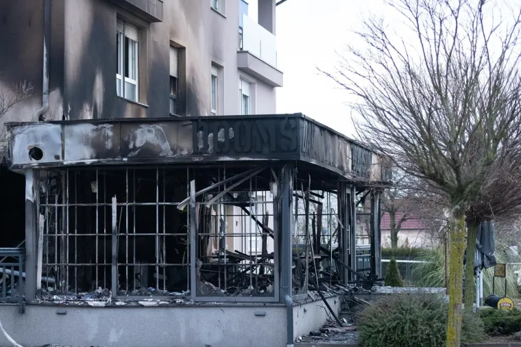 Do jučer je ovdje bila pizzerija, evo &scaron;to je ostalo nakon buktinje: 'Dobro da nije stanove zahvatilo'