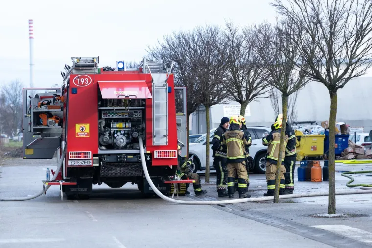 Do jučer je ovdje bila pizzerija, evo &scaron;to je ostalo nakon buktinje: 'Dobro da nije stanove zahvatilo'