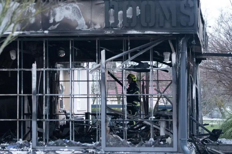 Do jučer je ovdje bila pizzerija, evo &scaron;to je ostalo nakon buktinje: 'Dobro da nije stanove zahvatilo'