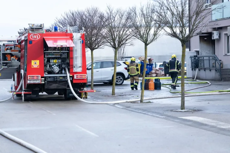 Do jučer je ovdje bila pizzerija, evo &scaron;to je ostalo nakon buktinje: 'Dobro da nije stanove zahvatilo'